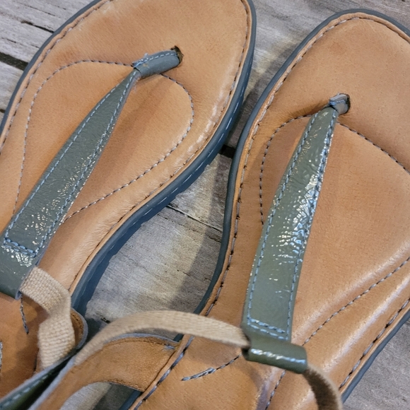 Born Women's 8 blue gray patent leather T-strap thong Sandals casual comfy - Picture 5 of 10